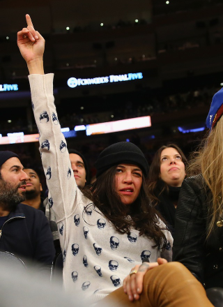 Illustration for article titled Michelle Rodriguez Got Drunk, Made Out With A Model At The Knicks Game